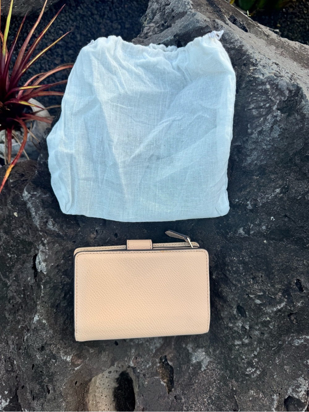 Coach New York Pebbled Leather Medium Snap Wallet Beige Nude Compact Wallet - Picture 3 of 11